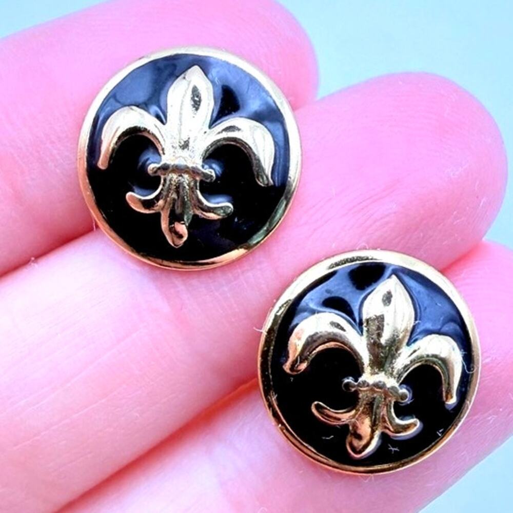 BRIGHTON My Flat In London Stud Earrings Bee Pretty Black Fleur-De-Lis Gold Tone